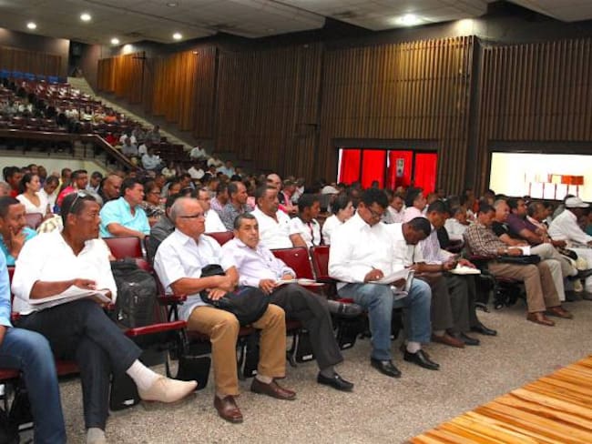 Ministerio de educación entregó becas a docentes de Bolívar