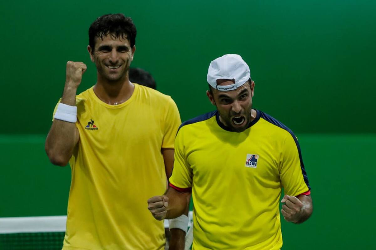 Juan Sebastián Cabal y Robert Farah sorprendieron a los primeros favoritos, los franceses Pierre-Hugues Herbert y Nicolas Mahut, por 7-6(4) y 6-3, para alcanzar la segunda ronda del torneo de dobles de Río 2016.