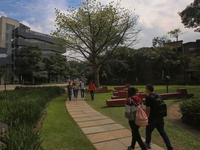 Universidades en Medellín se unen al pico y placa ambiental