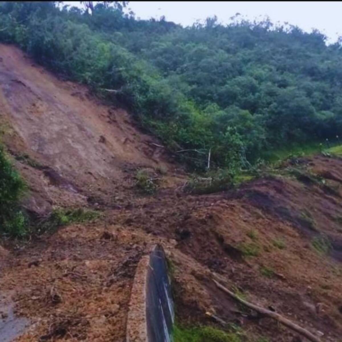 Cierre total en la vía Manizales - Bogotá por deslizamiento de tierra