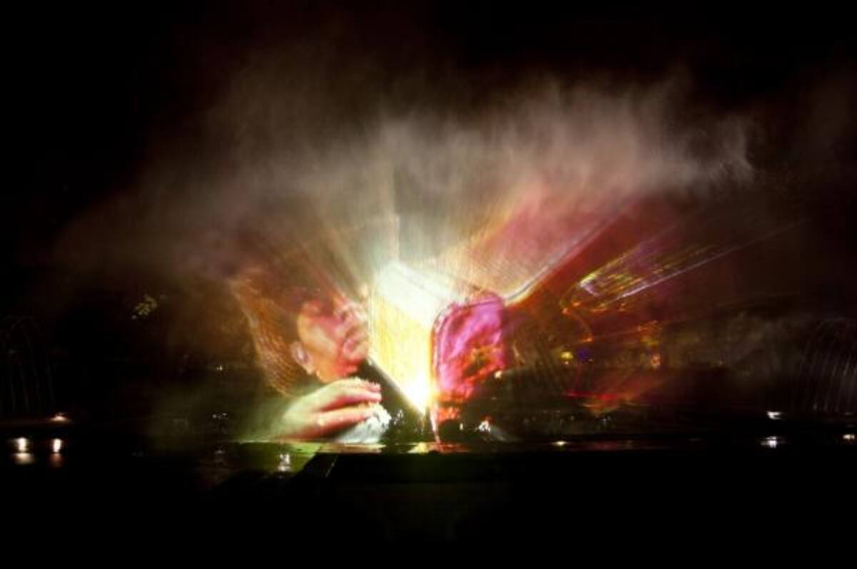 Proyecciones de tres temáticas diferentes naturaleza, geografía y folclor.