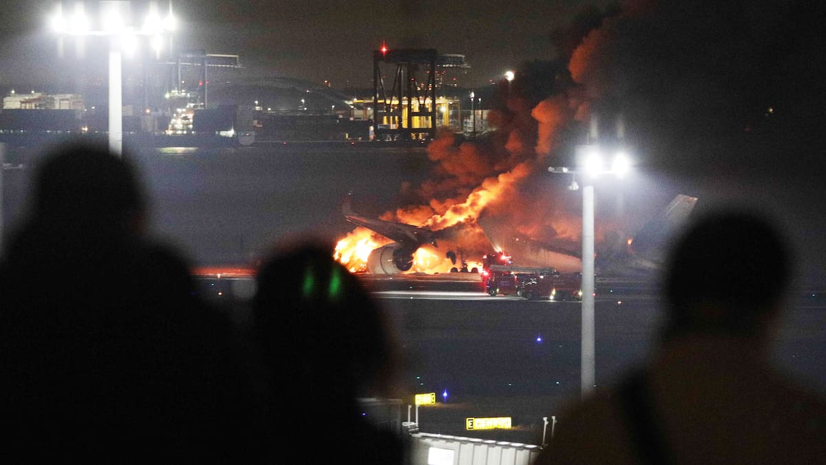 “Seguir instrucciones fue clave para sobrevivir”: pasajero del avión incendiado en Japón