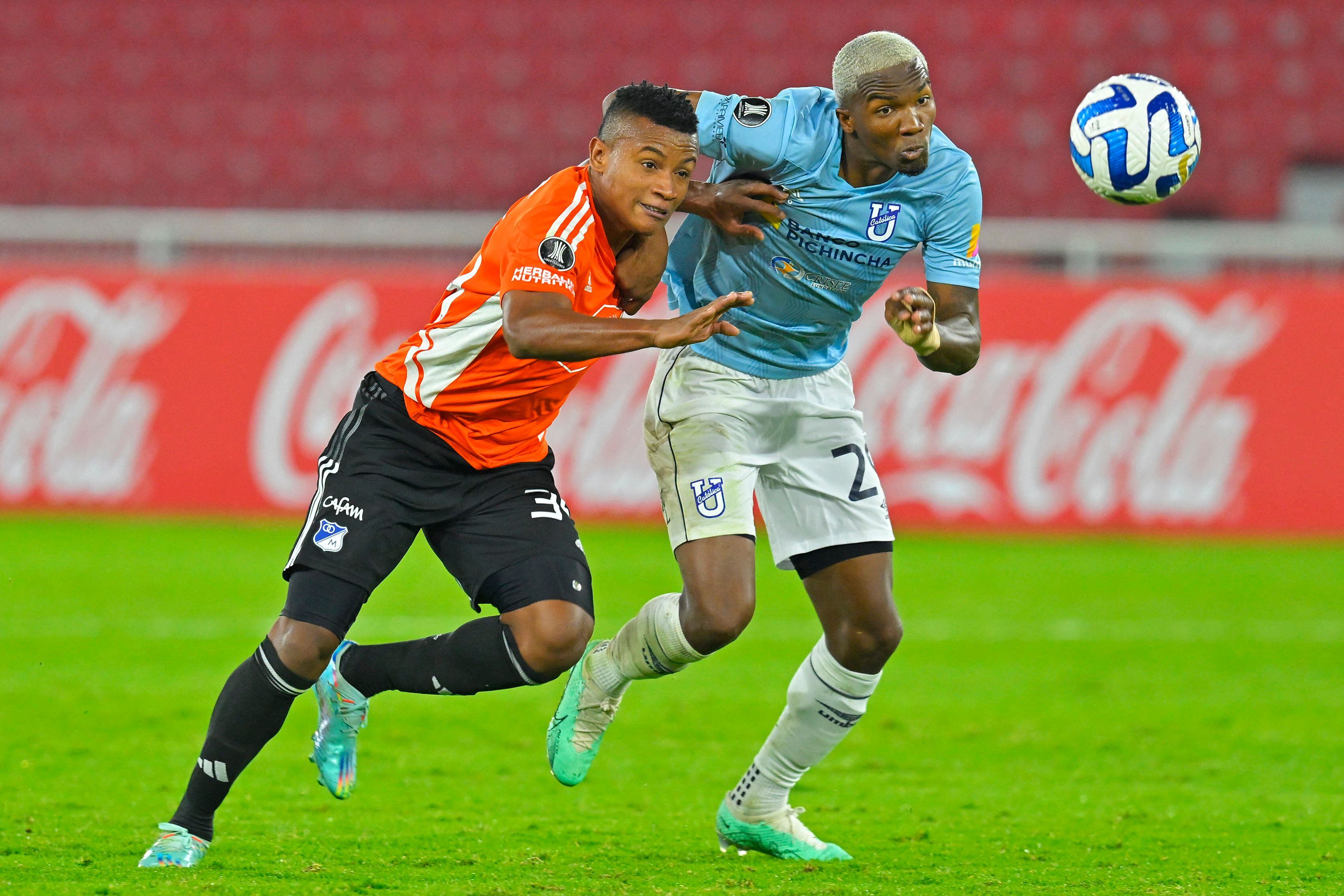 Oscar Cortés en el duelo entre Universidad Catolica y Millonarios por Copa Libertadores. (Photo by Rodrigo BUENDIA / AFP) (Photo by RODRIGO BUENDIA/AFP via Getty Images)