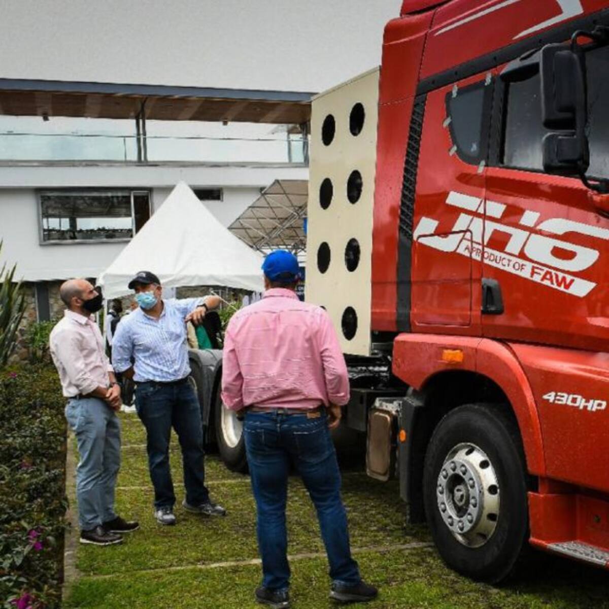 En marcha vehículos de carga pesada que funcionan solo con GNV