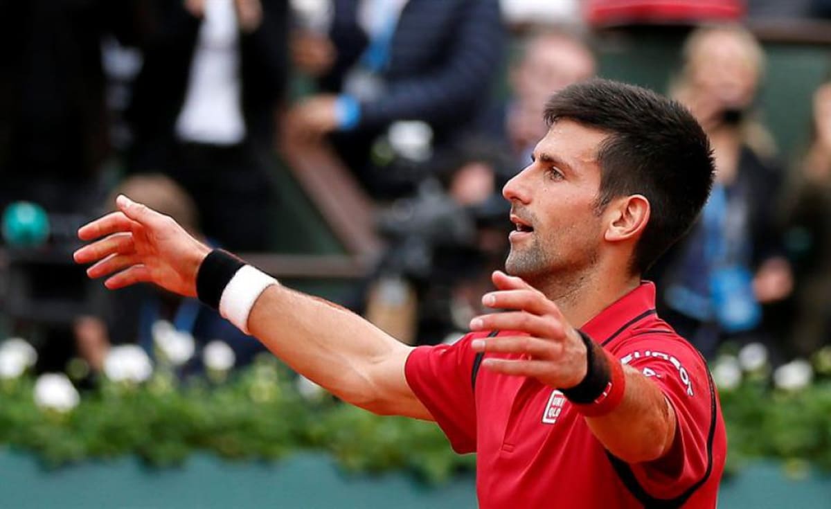 Novak Djokovic de Serbia reacciona después de la ganancia contra Andy Murray de Gran Bretaña durante su fósforo solo final de la gente en el francés Abren el torneo de tenis en Roland Garros en París, Francia.