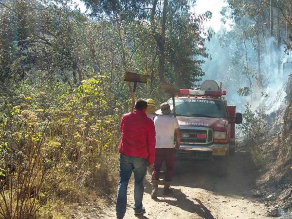 En un 85 % está controlado el incendio en Firavitoba, Boyacá