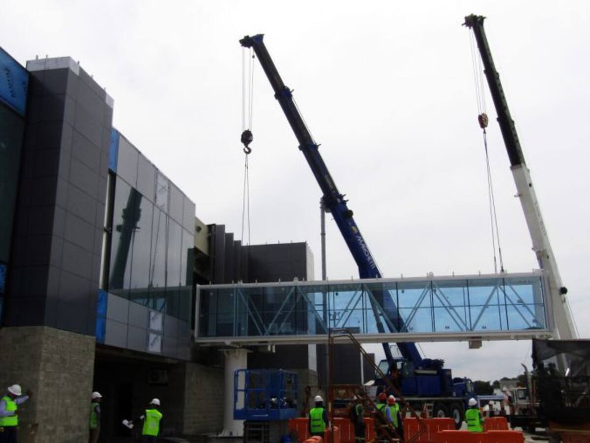 Instalan nuevos puentes de abordaje en el Ernesto Cortissoz