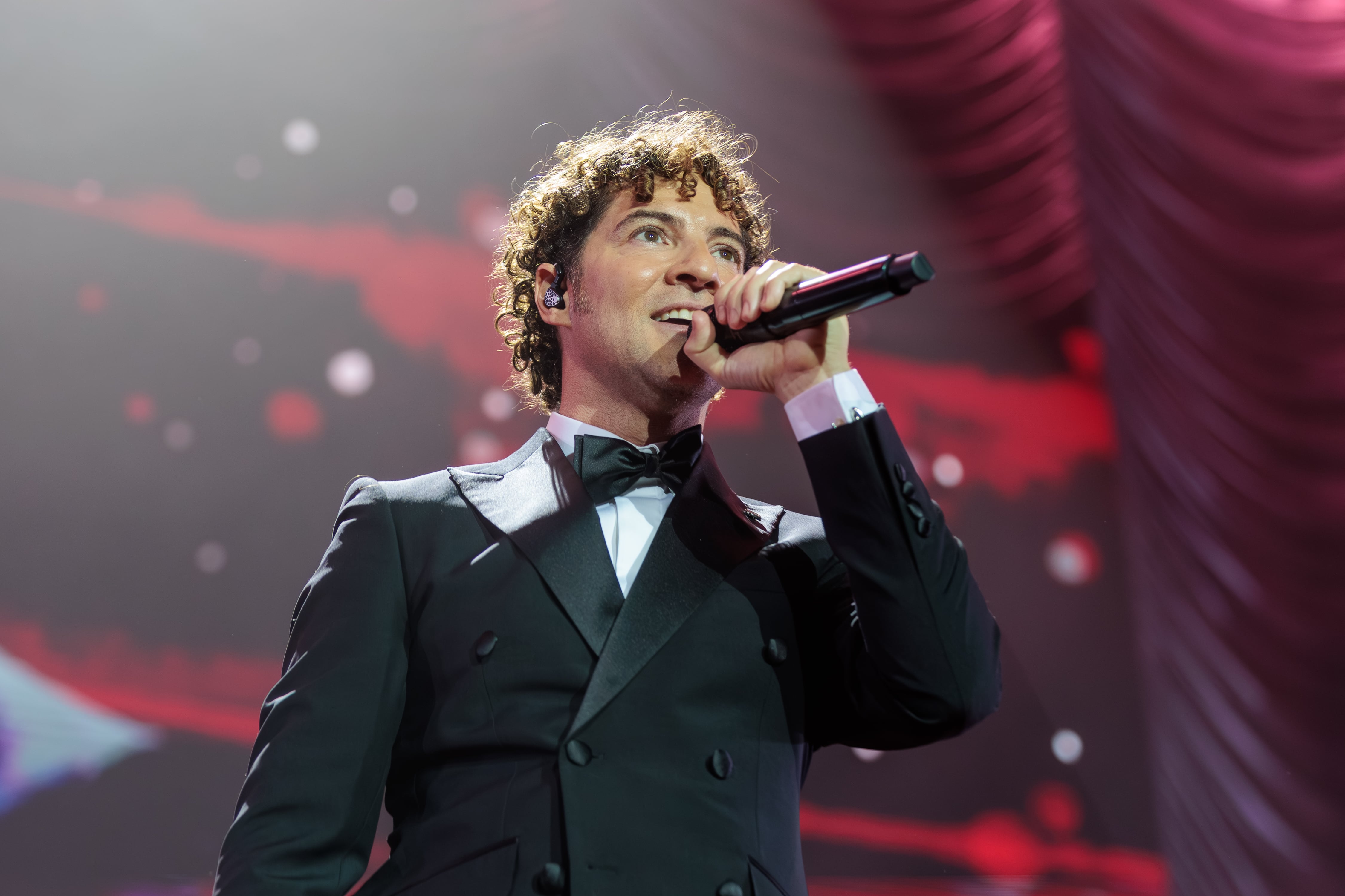 BARCELONA, SPAIN - DECEMBER 23: David Bisbal performs in concert during his tour “Todo es posible en Navidad” (Everything Is Possible at Christmas) at Palau Sant Jordi on December 23, 2025 in Barcelona, Spain. (Photo by Gisela Jané/WireImage)