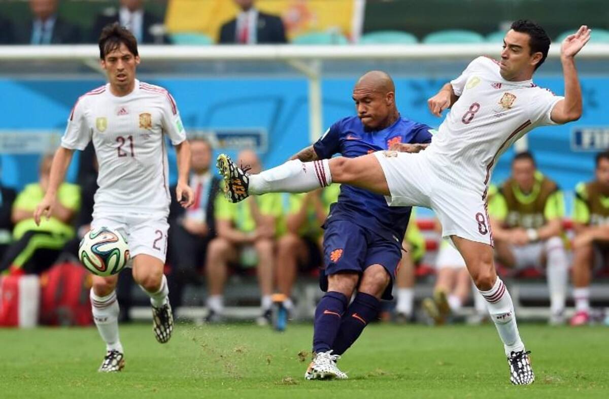 Xabi Alonso marcó desde el punto penal y puso a ganar a España. Van Persie marcó dos para Holanda, Robben también anotó doblete y De Vrij puso su cuota.