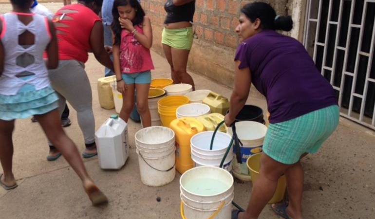 Los ciudadanos podrán recoger agua en varios tanques fijos de almacenamiento.