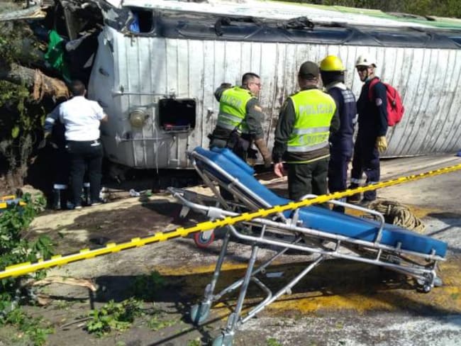 Un bus con hinchas del Nacional se accidentó en el peaje de Lebrija