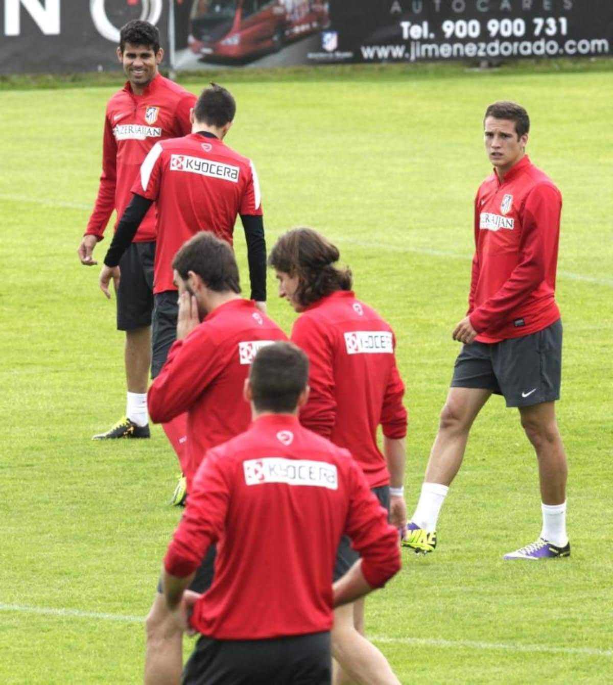 Diego Costa entrenó con su equipo en medio de la polémica que ha generado si será convocado a la Selección de España o Brasil.