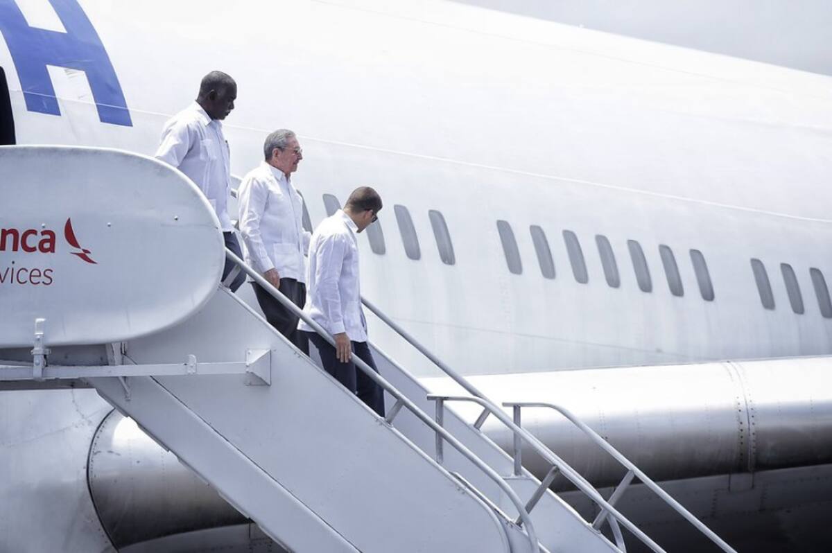 Raúl Castro quien fue recibido por la viceministra de Relaciones Exteriores, Patti Londoño.