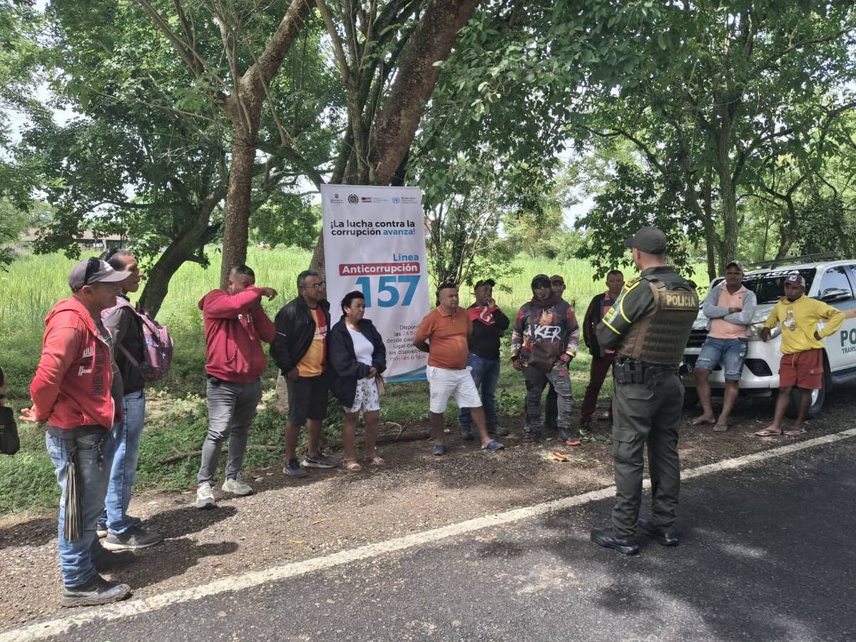 Policía de Tránsito lanzó campaña de seguridad vial “Abrázate a la Vida” en Mompox, Bolívar