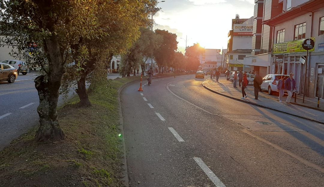 Ciclobanda en la Avenida Santander de Manizales.