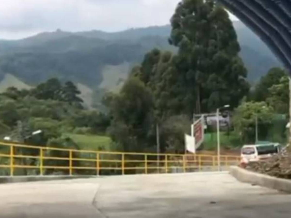 Para mejorar movilidad en Salento, habilitan vía de salida de vehiculos