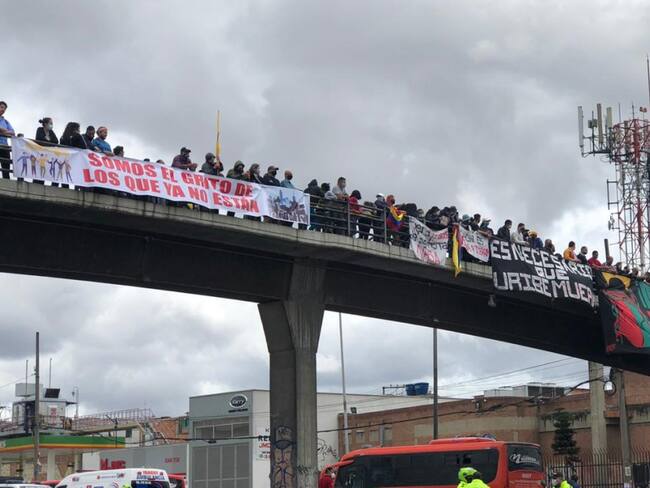 Polémica y rechazo generó pancarta que incitaba muerte de Uribe