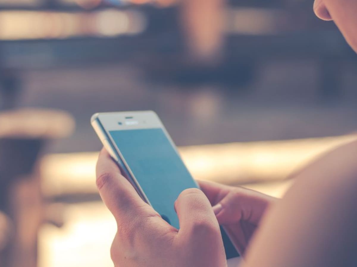 ¿Estar mucho tiempo frente al celular es malo para la salud mental?