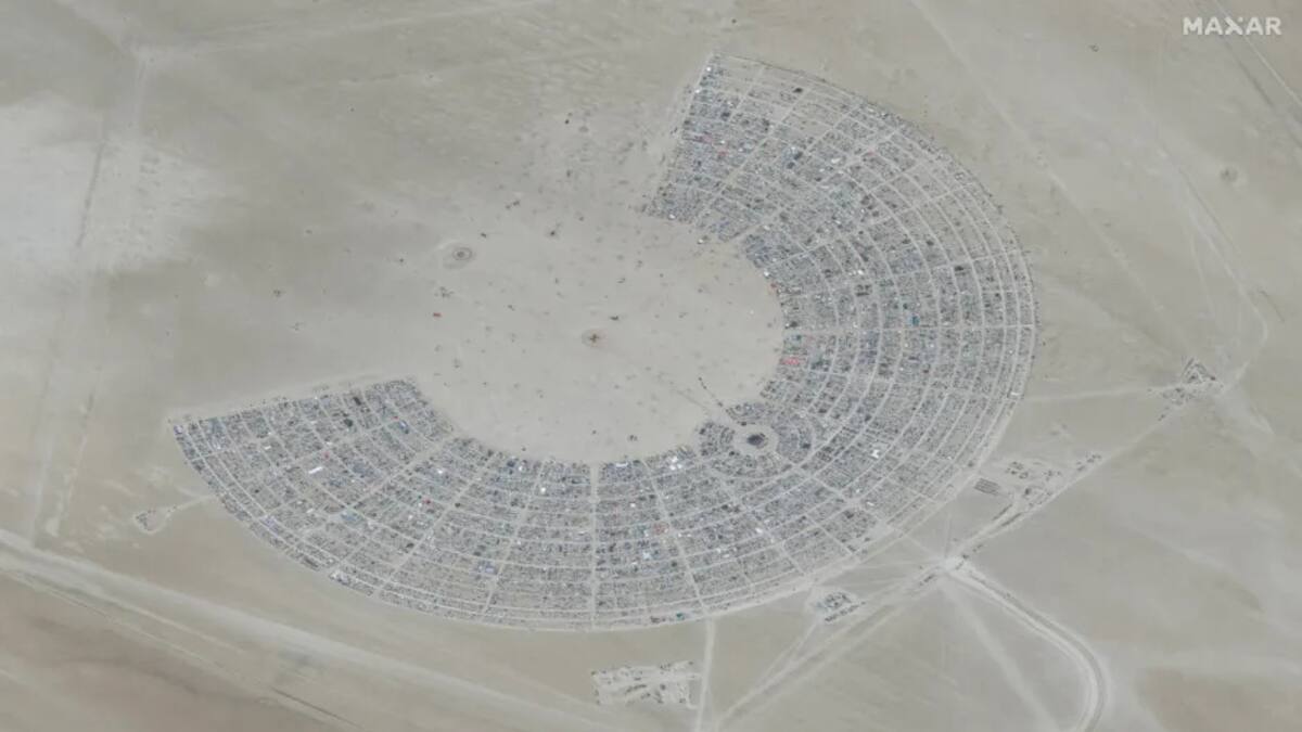 Asistentes al festival Burning Man atrapados en desierto de Nevada, tras fuerte tormenta