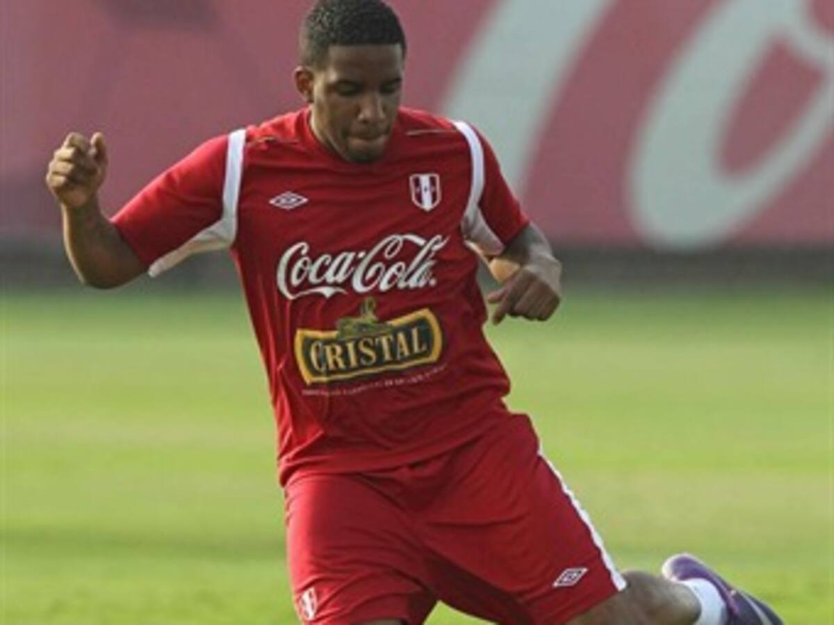 Jefferson Farfán, trasladado a un clínica por intoxicación