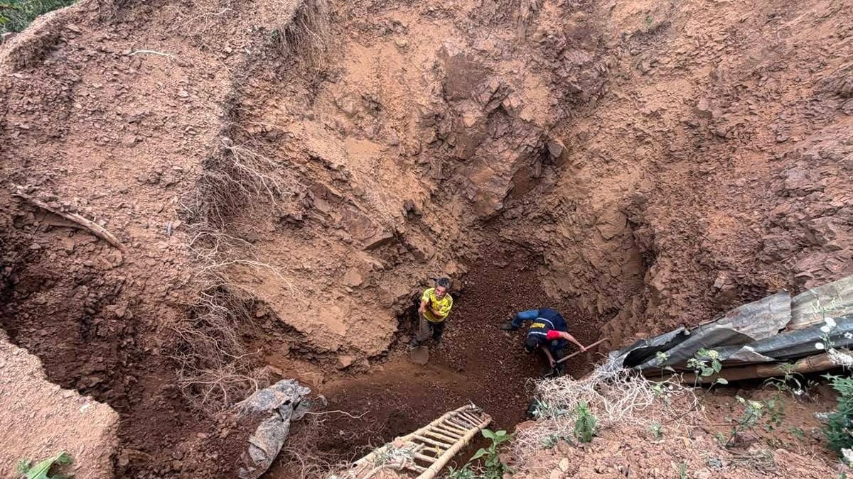 Don Pedro completa más de 20 horas sepultado con vida en el norte del Valle