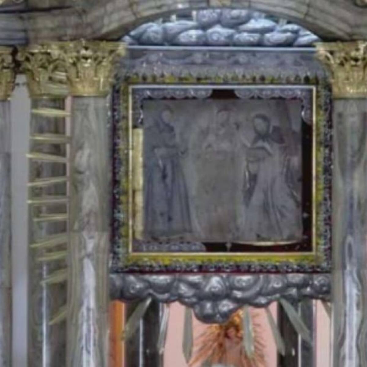 Policías que recuperaron joyas de Virgen de Chiquinquirá fueron destacados