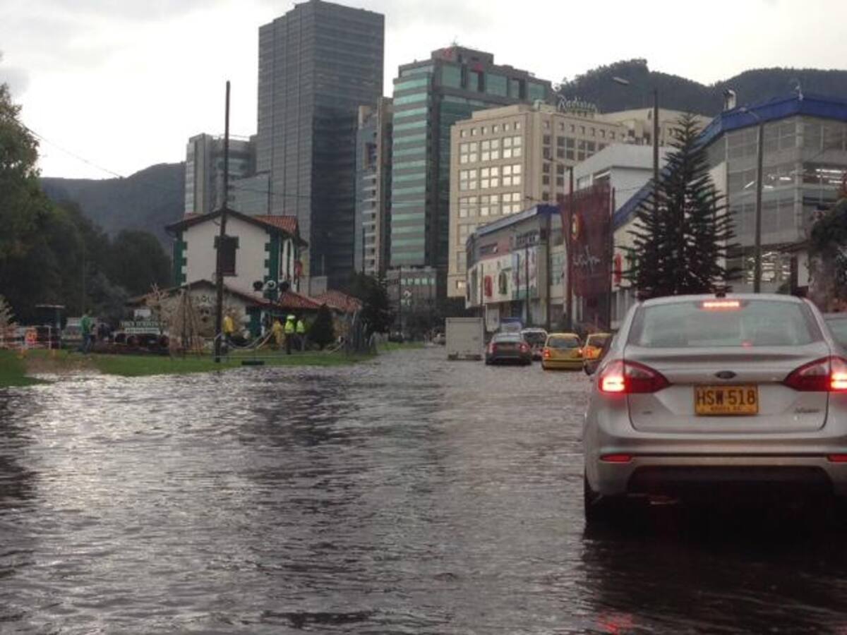 La carrera novena, entre calles 106 y 116 quedó intransitable durante un par de horas.