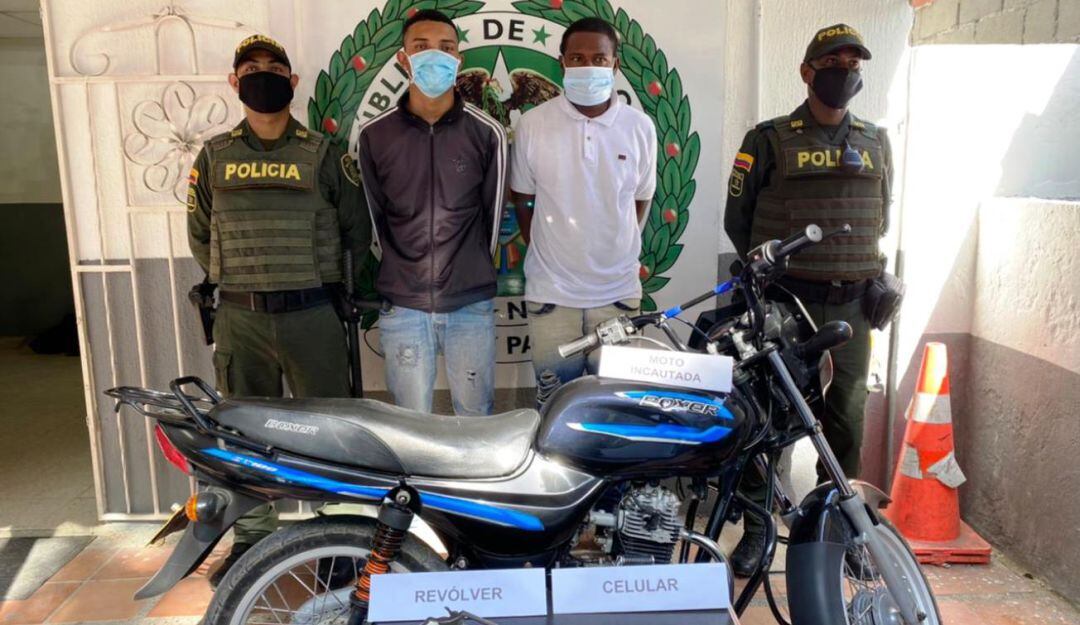 “El Riky” y “El Mañecito”, capturados por porte ilegal de armas de fuego y hurto agravado, en la avenida Crisanto Luque