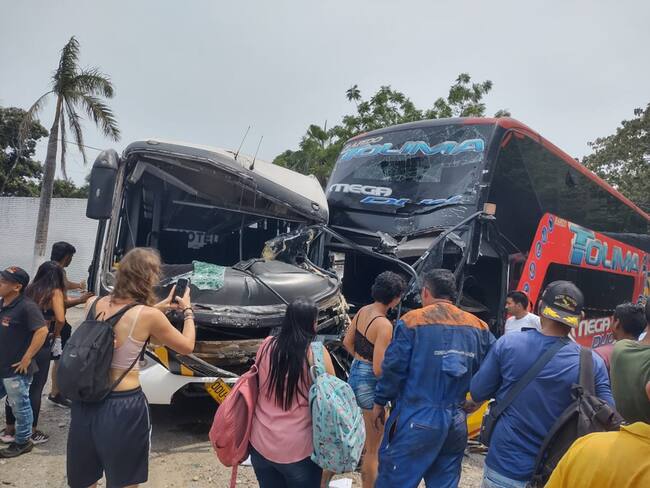 Accidente bus de la U.T. y bus Rapido Tolima