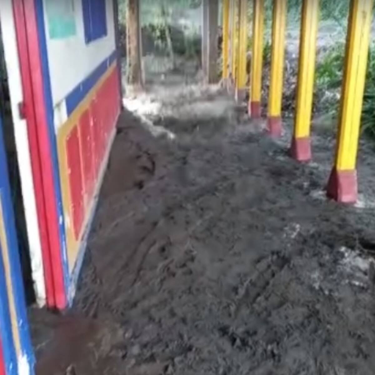 Emergencias por lluvias impiden normalidad académica en colegio de Calarcá