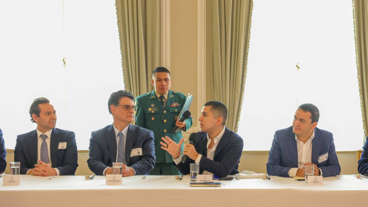 Gobierno y banqueros intentarán llegar a acuerdo para evitar ley de financiamiento