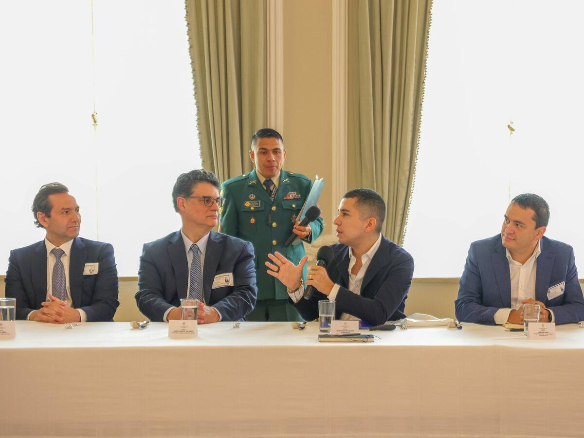 Gobierno y banqueros intentarán llegar a acuerdo para evitar ley de financiamiento