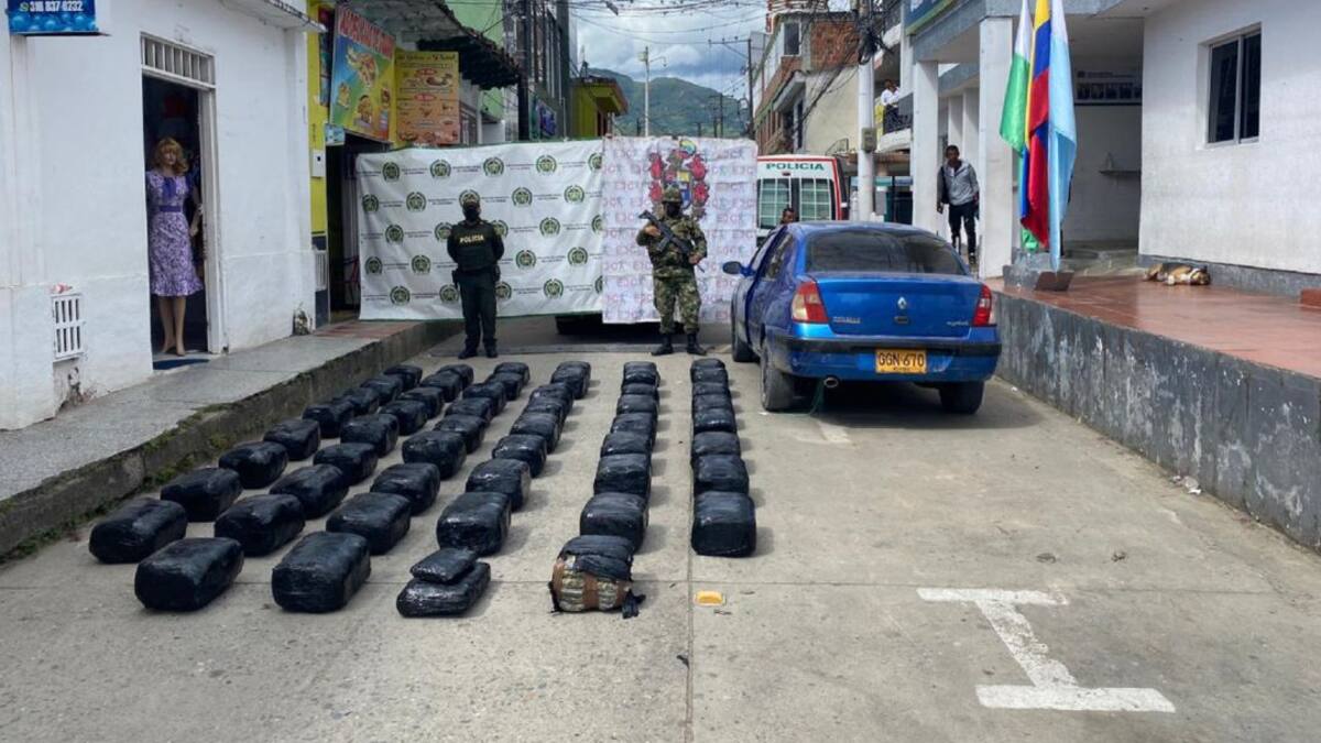 Incautan 280 kilos de estupefacientes en carreteras del Huila
