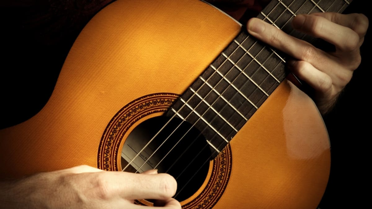 La guitarrista Sara Saboyá