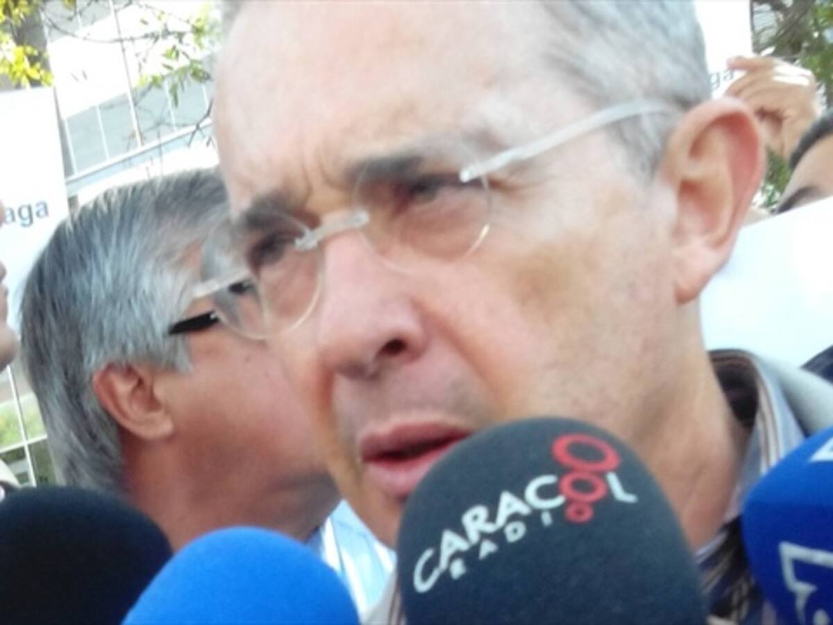 Uribe pide a gobierno y Farc un mínimo ético para seguir diálogos de Cuba