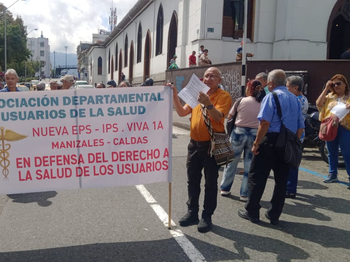 Usuarios de Nueva EPS en Manizales piden al gobierno electo soluciones definitivas a crisis de salud