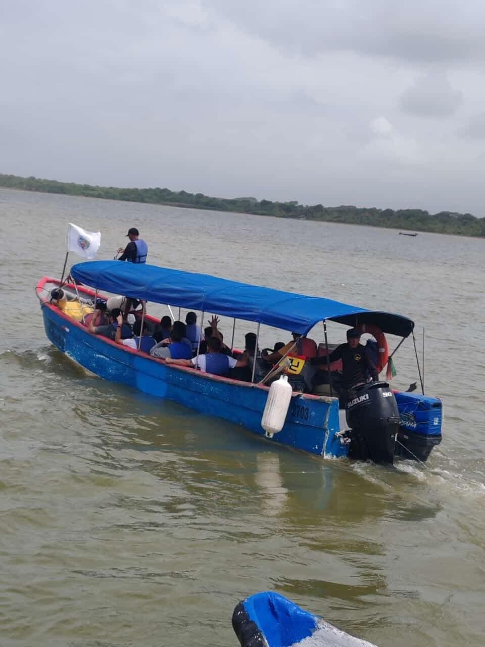 Embarcación con pasajeros a bordo. (Referencial). Foto: Cortesía.