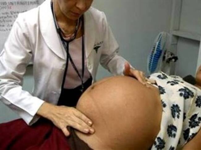 Embarazada a los 15 años, sola y sin estudio