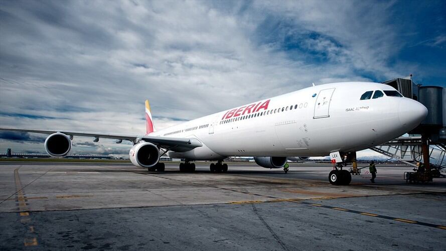 Según se conoce, la aeronave habría presentado una falla, por lo que a los pasajeros los bajaron del avión. Foto: Colprensa