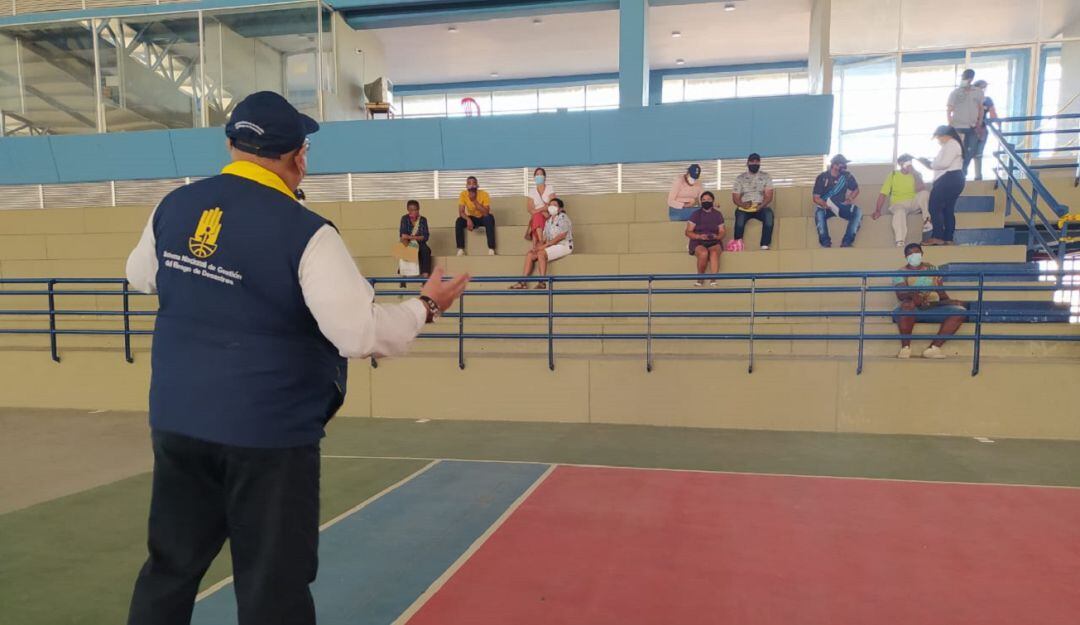 Suscripción de contratos a damnificados en Cartagena