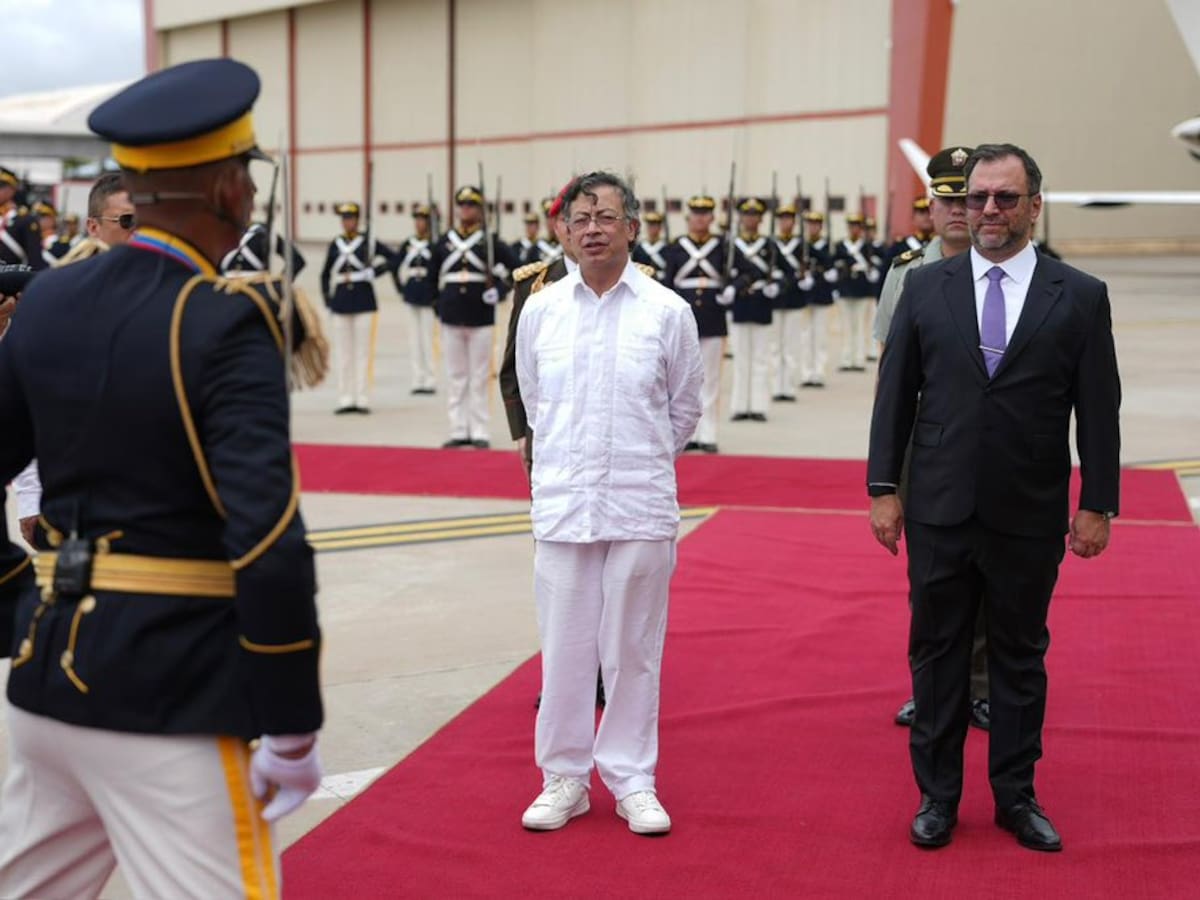 Comienza en Caracas el encuentro entre Gustavo Petro y Delcy Rodríguez: detalles de la reunión