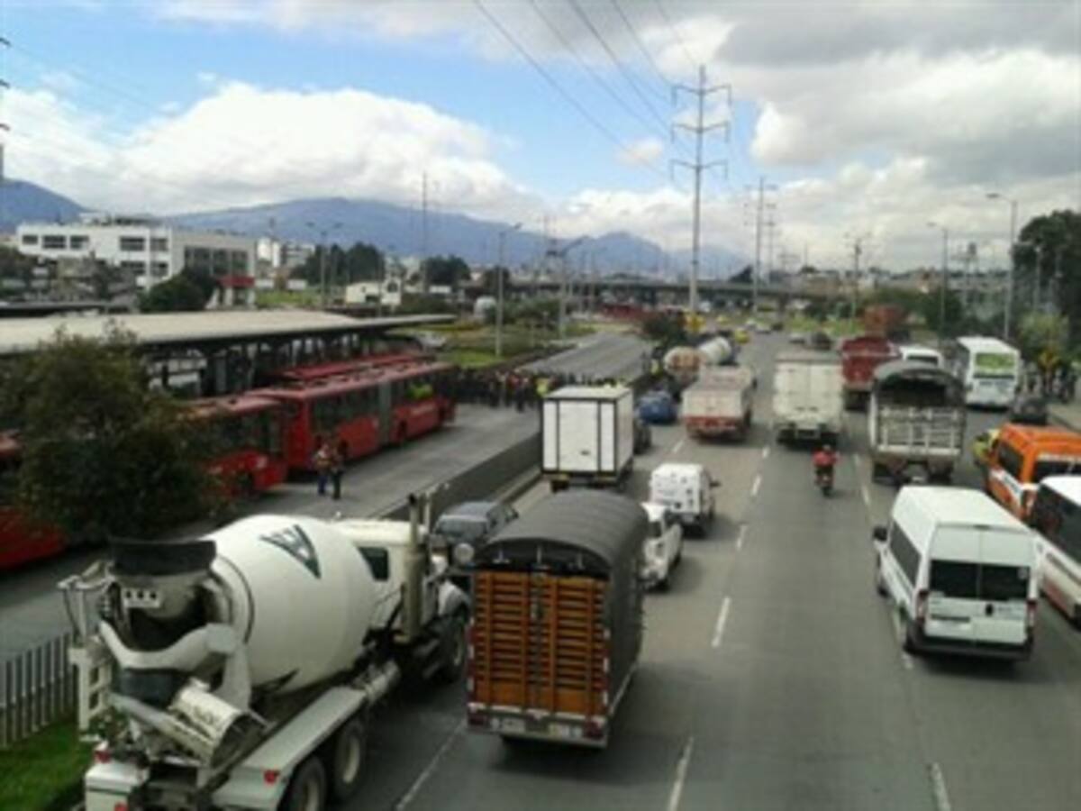 Usuarios bloquean Portal Norte de Transmilenio
