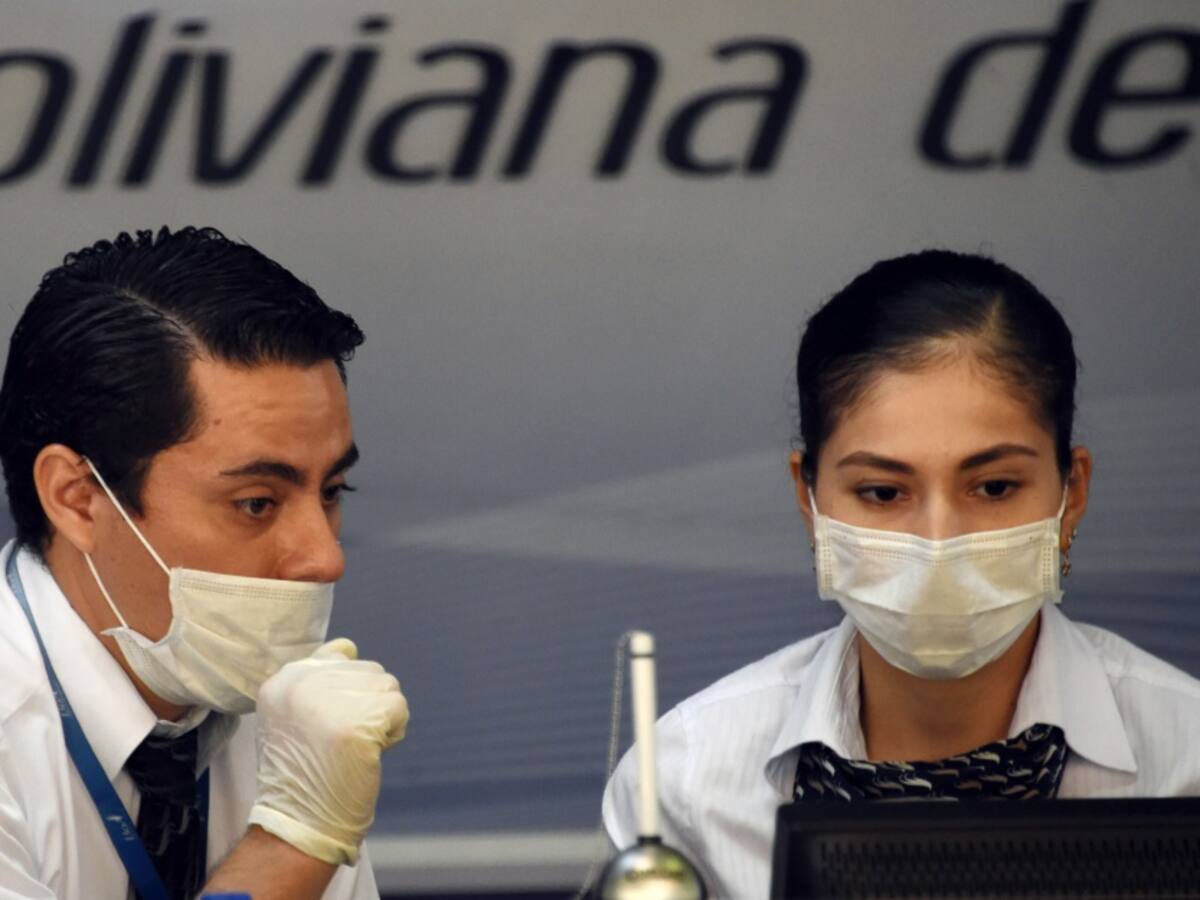 Varados en Bolivia llevan 2 semanas esperando un vuelo que les prometieron