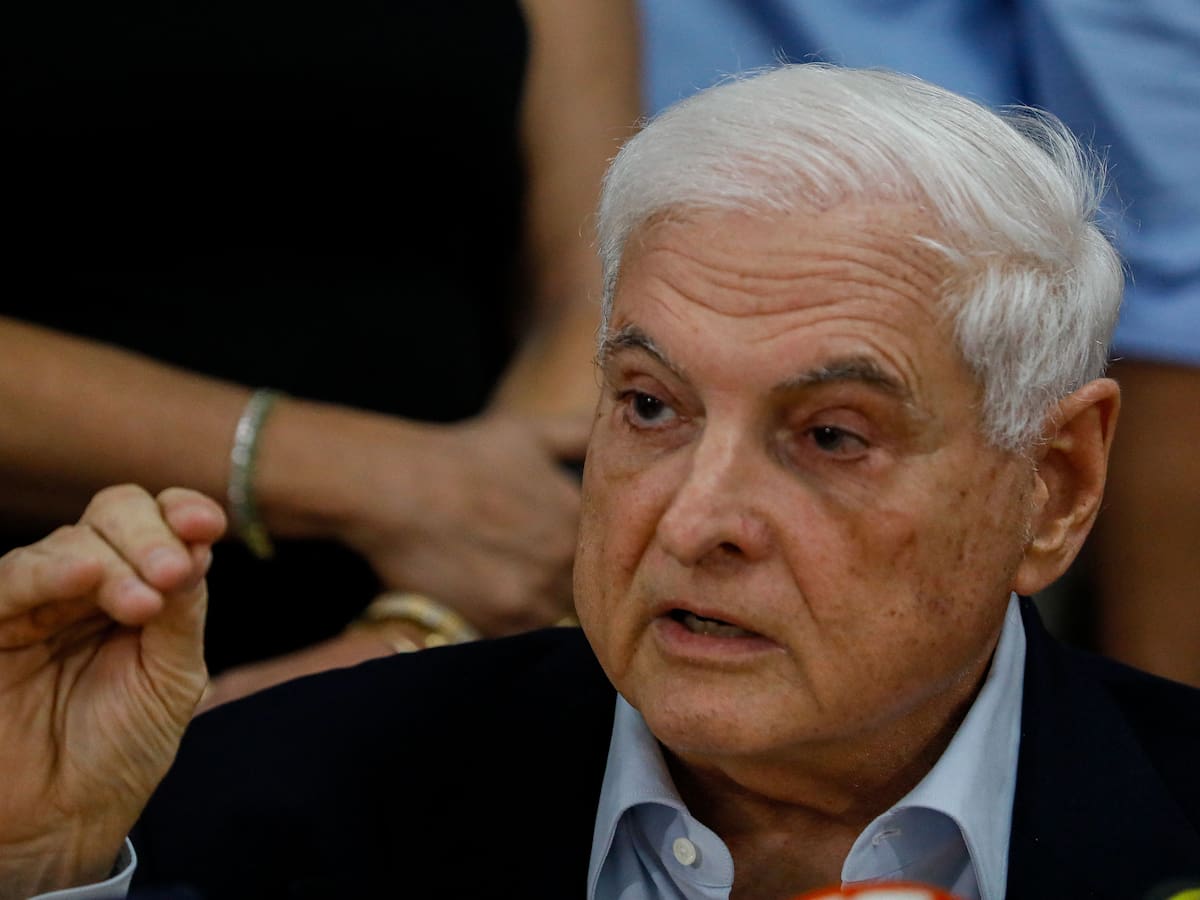 Expresidente panameño Ricardo Martinelli reúne en Bogotá a sus operadores