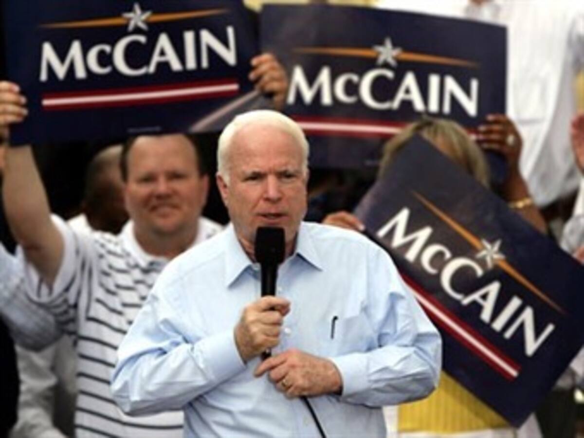 McCain recorta puntos en la última encuesta de CNN