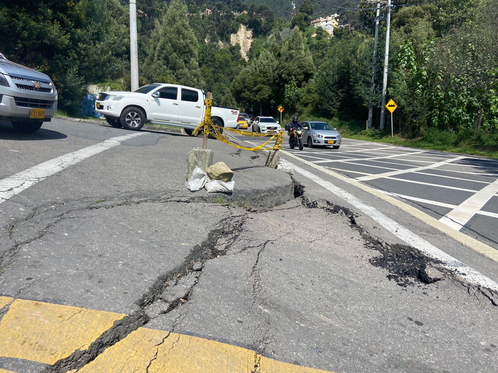 Grieta entre la calle 38 y 42 en la Avenida Circunvalar// Luis Felipe Calderón