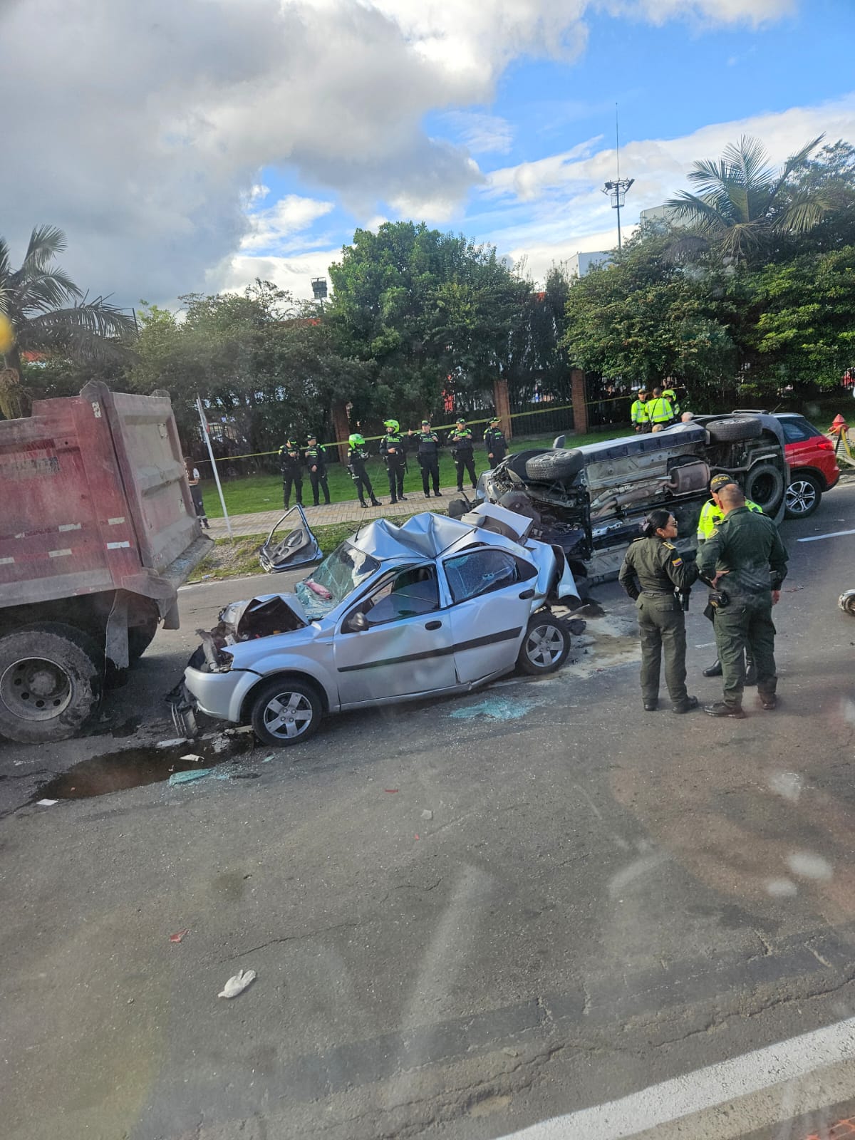 Grave accidente en Bogotá dejó tres personas muertas: el choque se dio en medio de un hurto