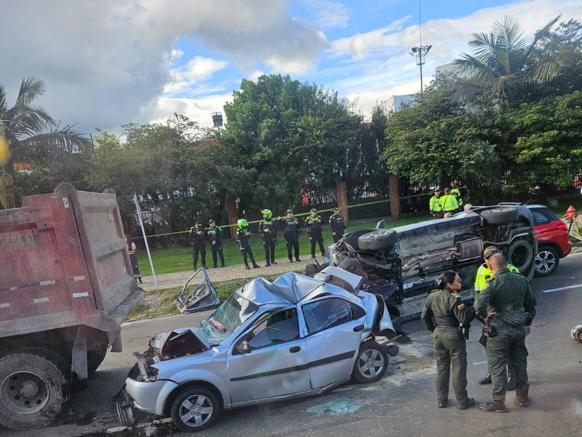 Grave accidente en Bogotá dejó tres personas muertas: el choque se dio en medio de un hurto