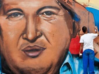 Mural en homenaje al expresidente venezolano / EFE