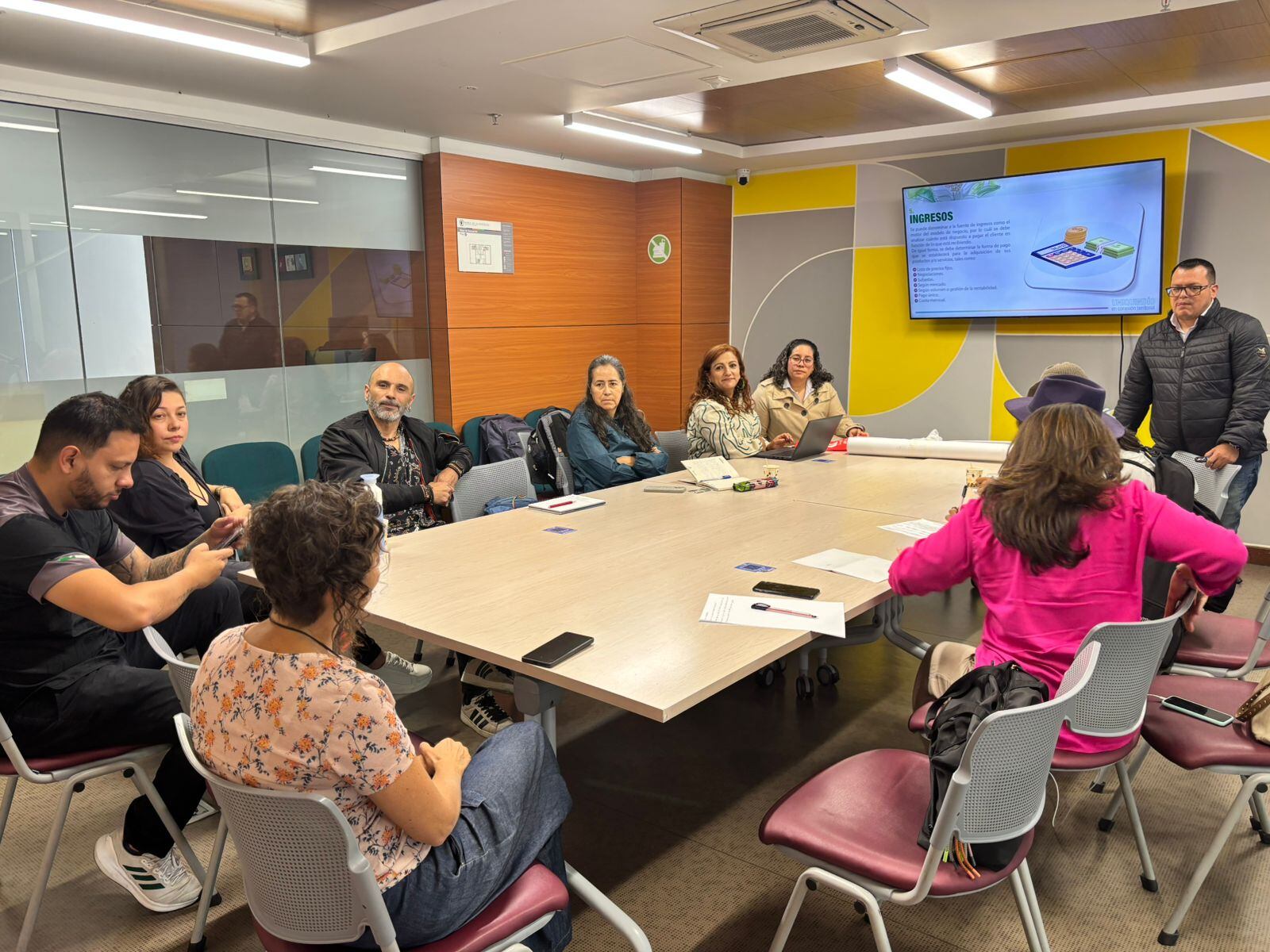 Algunos actores culturales de Manizales en la sesión de Conexión cultural: el arte, una fiesta brava. Foto suministrada.